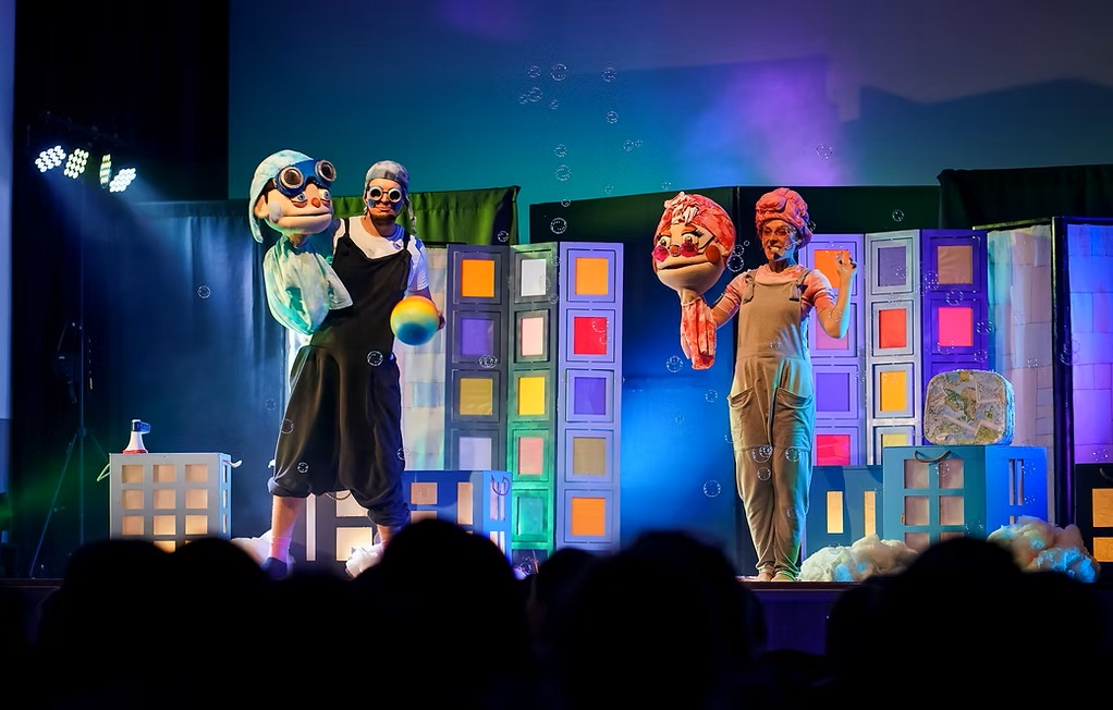 Rodzinny Poranek Teatralny ,,Cyberprzestrzeń” Teatr Bajaderka