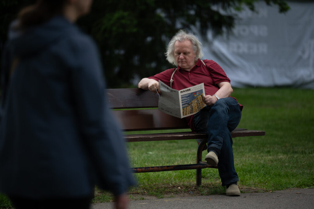 Zdjęcia z XII Festiwalu Muzyki Etnicznej Korzenie Europy, który się odbył 31 maja 2026 r. w Parku Bródnowskich. Na zdjęciach scena plenerowa, zespoły muzyczne, organizatorzy i publiczność w otoczeniu zieleni parku.